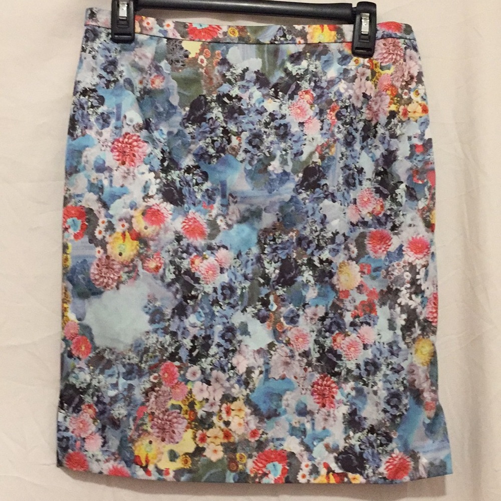 H&M ladies floral multi color pencil skirt Size 10